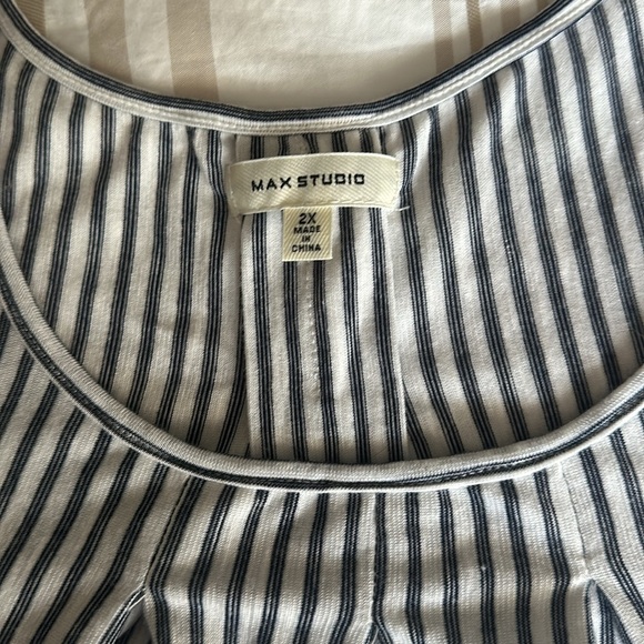 Max Studio Cold Shoulder - Picture 4 of 4